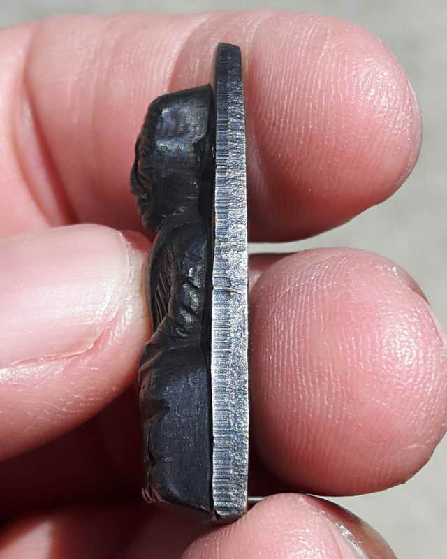 เหรียญเตารีดหลวงปู่ทวดหลังหนังสือใหญ่ บล็อคตัว ท. พิมพ์นิยม หลังบล้อคเสาอากาศปี2505