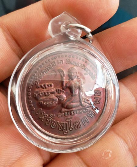 นางฟ้าสวยๆครับ หลวงปู่หมุน