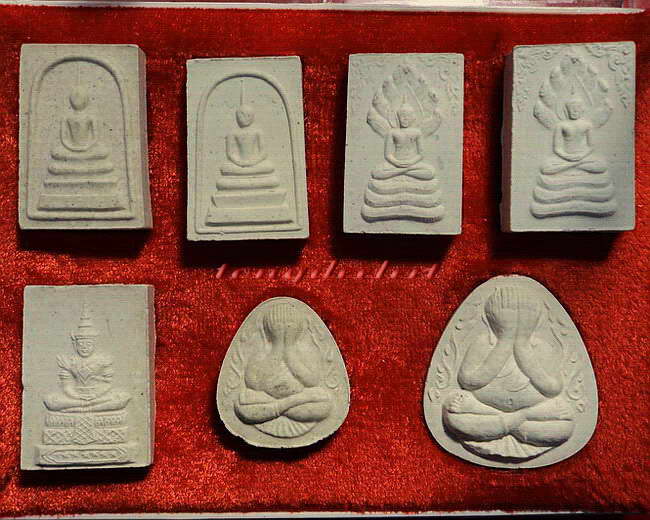 พระเนื้อผงผสมผงจิตรลดา สมเด็จพระญาณสังวร เสาร์ 5 ปี 2537 สวยมากพร้อมกล่องเดิมค่ะ