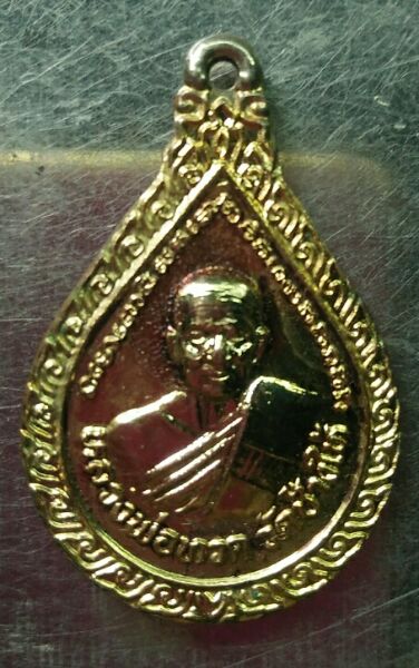 เหรียญหลวงปู่ทวดปี39กะไหล่ทองครับ