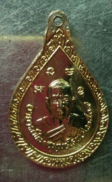 เหรียญหลวงปู่ทวดปี39กะไหล่ทองครับ