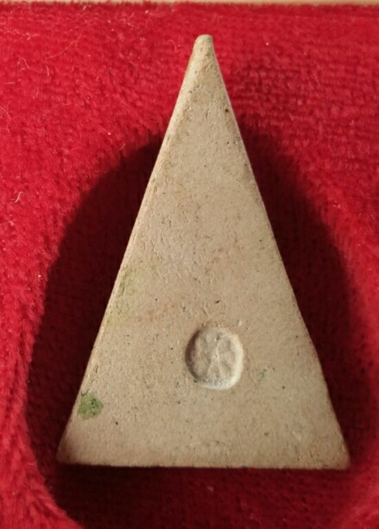 พระนางพญาหลังดอกจันทร์รุ่นฟ้าผ่า วัดพรหมรังษี หลวงปู่โต๊ะปลุกเสกปี21