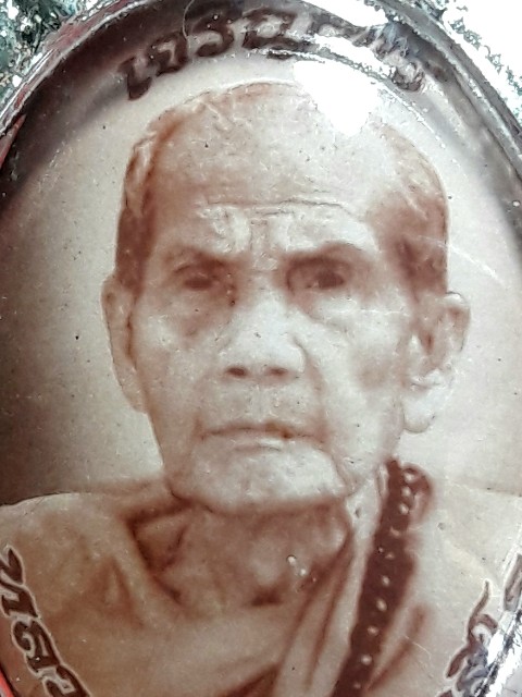 ล็อคเก็ตฉากซีเปีย หลวงปู่หมุน ฐีตะสีโล