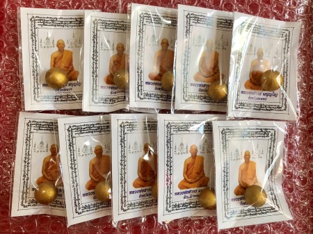 1#เคาะเดียวแดง++ ลูกอมเมตตามหานิยม โค๊ทนะ คัดสวย โค๊ทชัดๆ เนื้อว่านดอกทองผสมผงพรายกุมารปี 54 จำนวน 1