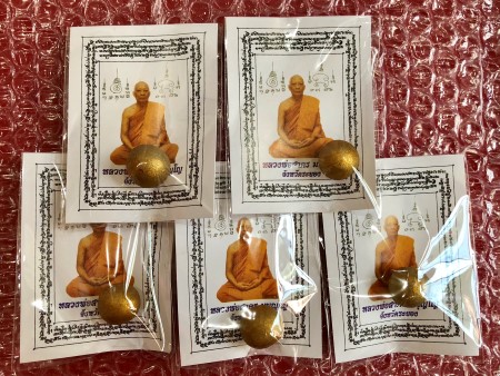 A#เคาะเดียวแดง++ ลูกอมเมตตามหานิยม โค๊ทนะ คัดสวย โค๊ทชัดๆ เนื้อว่านดอกทองผงพรายกุมารปี 54 จำนวน 5ลูก