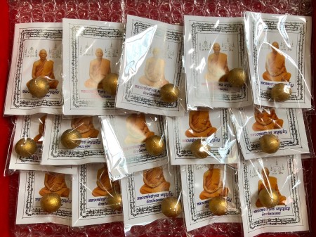 3#เคาะเดียวแดง++ ลูกอมเมตตามหานิยมโค๊ทนะ คัดสวยโค๊ทชัดๆ เนื้อว่านดอกทองผงพรายกุมารปี 54 จำนวน 15ลูก