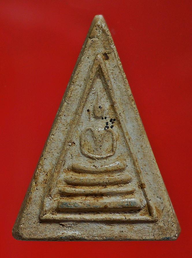 สมเด็จพิมพ์สามเหลี่ยมหลวงปู่นาค2495เนื้อจัดๆสวย