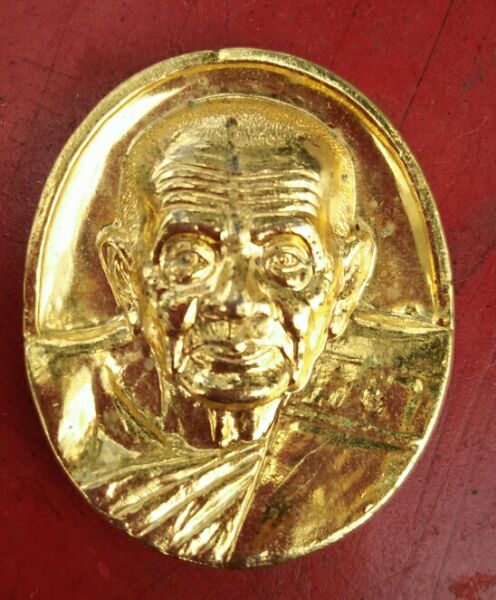 เหรียญหลวงปู่ทวดกะไหบ่ทอง รุ่นเสาร์๕ ปี43หลวงปู่หมุนปลุกเสกสวยๆครับ