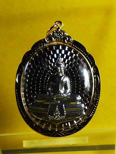 เคาะเดียว...เหรียญหลวงพ่อโสธร 3 เหรียญ ปลุกเสกวัดสุทัศน์  2558 ขนาดเหรียญ  35x45 mm