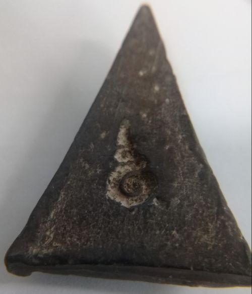 พระนางพญา หลวงพ่อจง ปี ๒๕๐๐ เนื้อดินดำ หลัง " อุ "