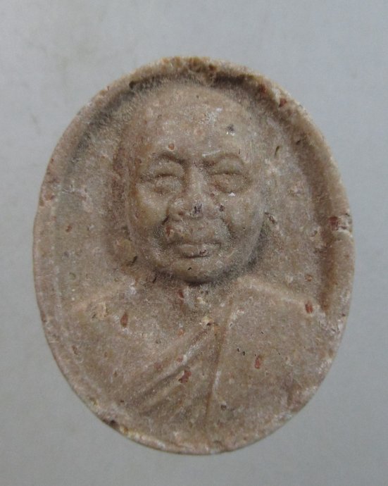 ๒๐ พระผงรูปเหมือนสมเด็จเกี่ยว วัดสระเกศ