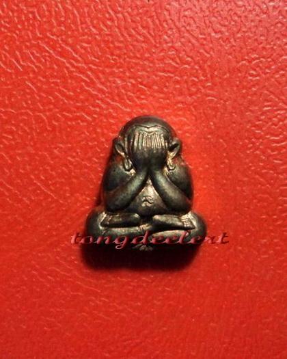 พระปิดตาจิ๋วหลังรูปเหมือน หลวงพ่อเกษม เขมโก รุ่น ลาภผล พูนทวี ซินนี้ฮวดใช้ เนื้อนวโลหะ สวยมากค่ะ