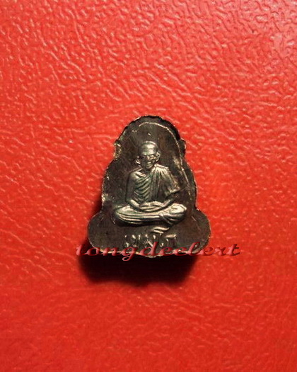 พระปิดตาจิ๋วหลังรูปเหมือน หลวงพ่อเกษม เขมโก รุ่น ลาภผล พูนทวี ซินนี้ฮวดใช้ เนื้อนวโลหะ สวยมากค่ะ