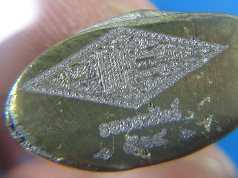 พระพุทธชินราช เนื้อเมฆสิทธิ์  ไม่แพงครับ