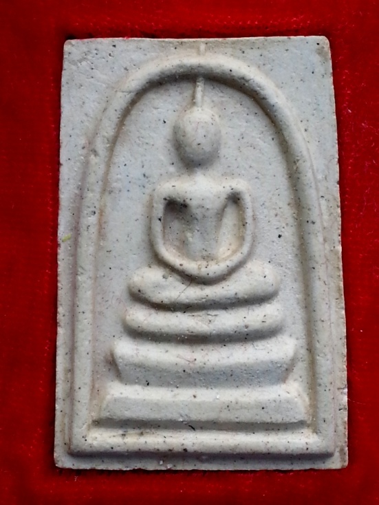 พระสมเด็จวัดระฆังฯรุ่น 214 ปีเกิด พ.ศ.2545 (พิมพ์ใหญ่ทรงนิยม) "เกศเอียงทะลุซุ้ม" พร้อมกล่องเดิม # 2