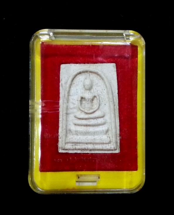 พระสมเด็จวัดระฆังฯรุ่น 214 ปีเกิด พ.ศ.2545 (พิมพ์ใหญ่ทรงนิยม) "เกศเอียงทะลุซุ้ม" พร้อมกล่องเดิม # 2