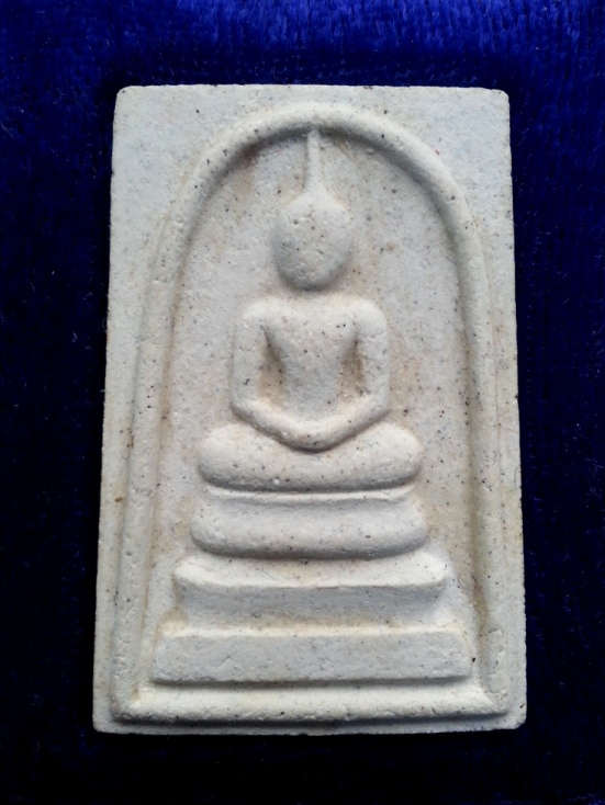 พระสมเด็จวัดระฆังฯ รุ่น 214 ปีเกิด พ.ศ.2545 (พิมพ์พระประธาน) "เกศจรดซุ้ม" หลังตรายางๆ พร้อมกล่องเดิม