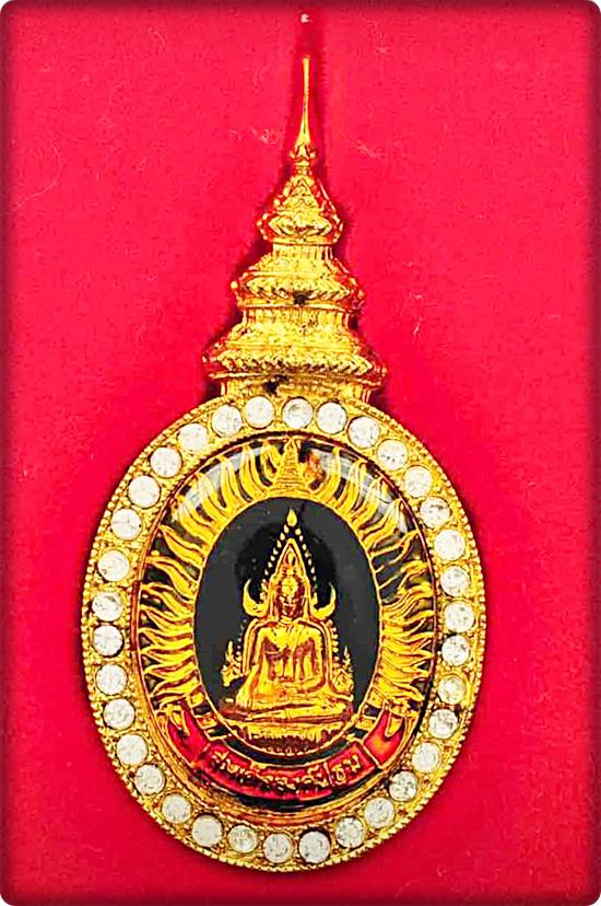 เดิมเดิมพร้อมกล่องเข็มกลัดที่ระลึก งานเททองหล่อพระสมเด็จองค์ปฐมทองคำ ปี 2542 จัดให้พร้อมกล่องเดิม