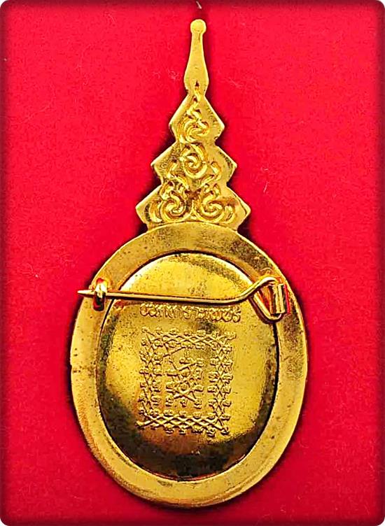 เดิมเดิมพร้อมกล่องเข็มกลัดที่ระลึก งานเททองหล่อพระสมเด็จองค์ปฐมทองคำ ปี 2542 จัดให้พร้อมกล่องเดิม