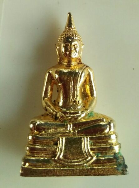 พระกริ่งหลวงพ่อโสธรปี30กะไหล่ทองครับ