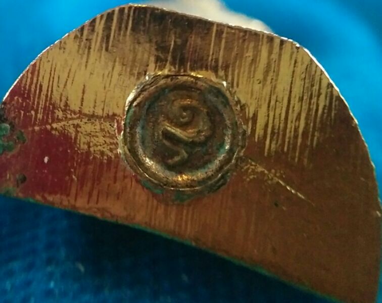 พระกริ่งหลวงพ่อโสธรปี30กะไหล่ทองครับ