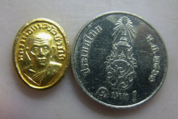 **วัดใจ**เหรียญหัวแหวน หลวงพ่อทวด วัดช้างให้ ปัตตานี เนื้อกะไหล่ทอง ปี 2508**สวยๆ หายาก เชิญชมครับ