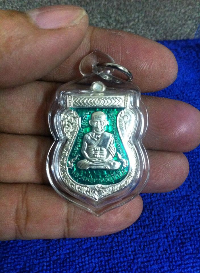 เคาะเดียว เหรียญ หลวงปู่ทวด รุ่น 100 ปี อาจารย์ทิม วัดช้างให้ เนื้อเงินลงยาเขียว สวยๆครับ