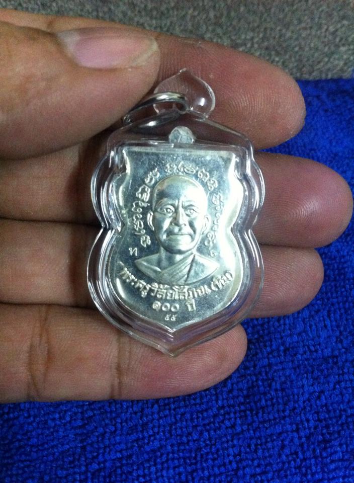 เคาะเดียว เหรียญ หลวงปู่ทวด รุ่น 100 ปี อาจารย์ทิม วัดช้างให้ เนื้อเงินลงยาเขียว สวยๆครับ