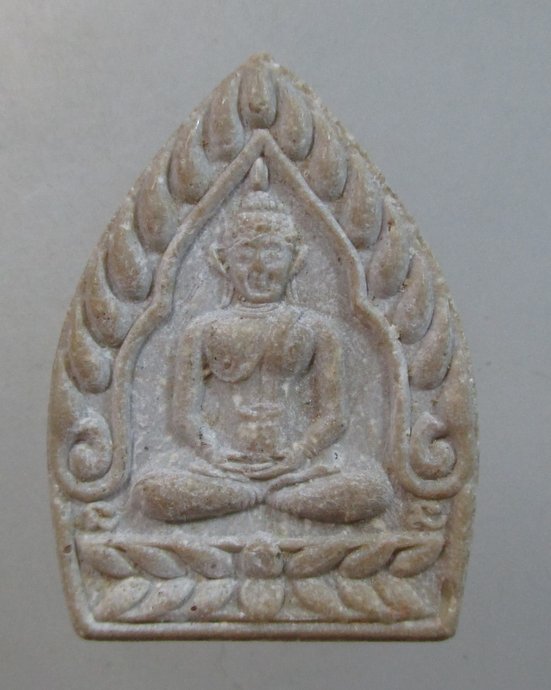 ๒๐ พระผงเจ้าสัว รุ่นอภิมหาเศรษฐี วัดบึงตะกู จ ชลบุรี