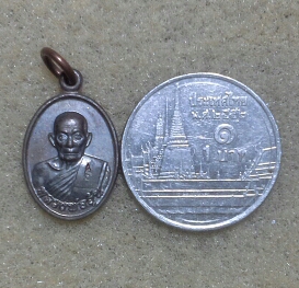 เหรียญเม็ดแตง รุ่นแรก หลวงพ่ออุ้น สวยเดิมๆครับ