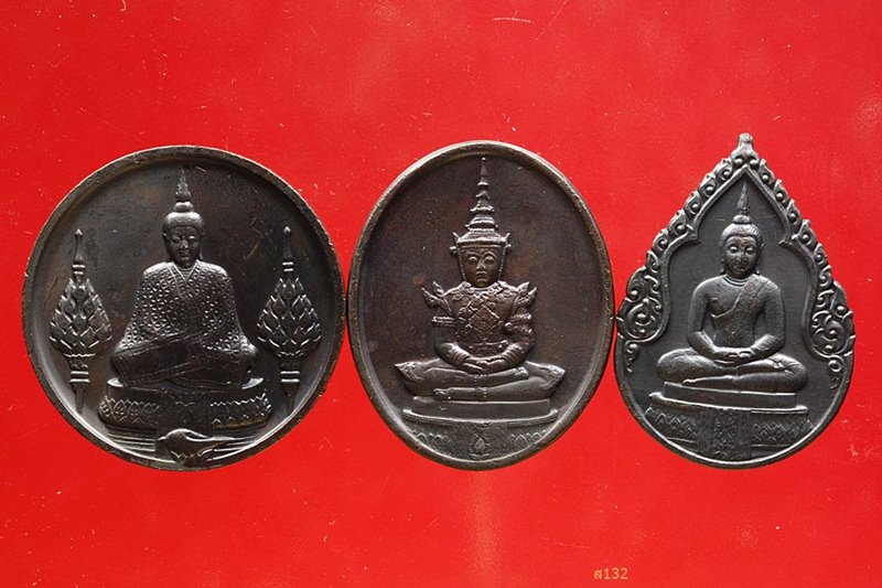 เหรียญพระแก้วมรกต สมโภชกรุงรัตนโกสินทร์ ปี 2525 บล็อกพระราชศรัทธา ครบชุด 3 เหรียญ...../170