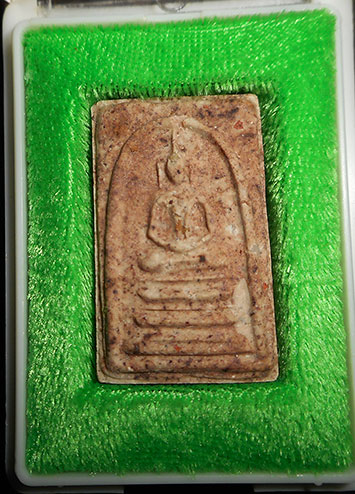 พระสมเด็จบางขุนพรหม รุ่นย้อนยุค  2547 พิมพ์ฐานแซมใหญ่ ผสมผงเนื้อพระสมเด็จบางขุนพรหมที่ "สมเด็จโต" เส