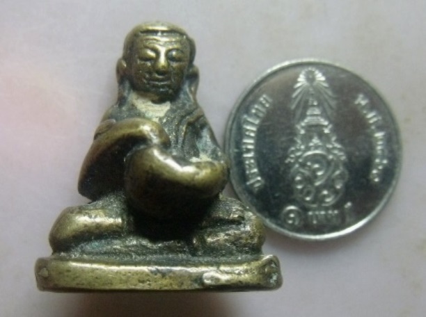 **วัดใจ**พระสังกัจจายน์ ปางจกบาตร เนื้อทองผสม เก่าๆ ไม่ทราบที่**สวยๆ เชิญชมครับ