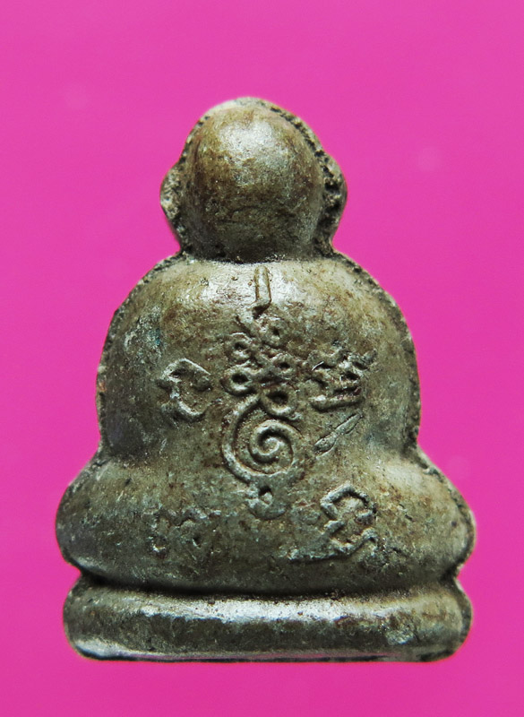 พระปิดตาเนื้อดินเก้าบัง ลอยองค์หลังยันต์ สร้างปี 34 หลวงปู่คำพันธ์ โฆสปัญโญ วัดธาตุมหาชัย