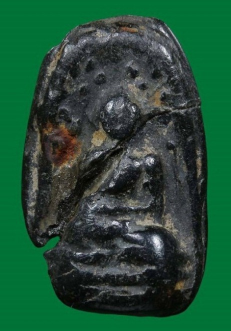 ชิ้นส่วนด้านหน้าพระกริ่งคลองตะเคียน เนื้อดิน จ.อยุธยา