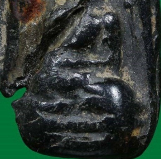 ชิ้นส่วนด้านหน้าพระกริ่งคลองตะเคียน เนื้อดิน จ.อยุธยา