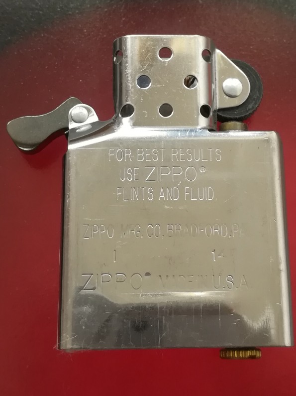 Zippo 14 แท้ USA. สภาพเกือบ 100 % ไม่แพงครับ