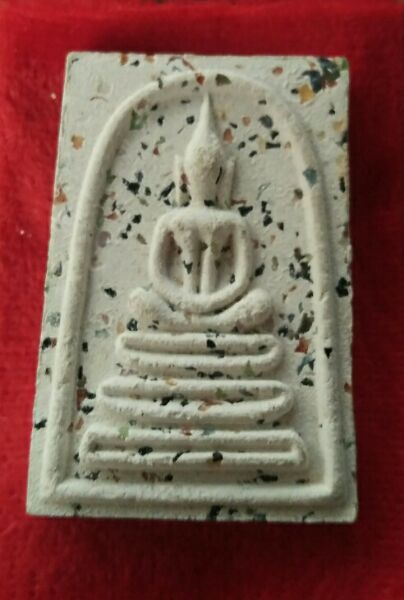 พระสมเด็จฝังพลอยออกวัดราชนัดดา หลวงพ่อกวยปลุกเสกสวยๆครับ