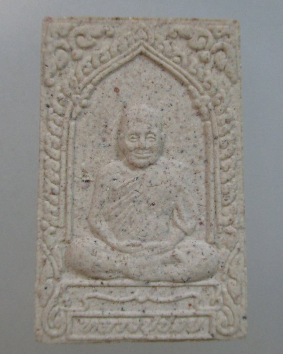 ๒๐ พระผงรูปเหมือนหลวงปู่ชอบ รุ่นหน้าไฟ