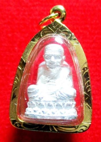 หลวงปู่ทวด เนื้อเงิน พร้อมเลี่ยมทอง พระหลวงพ่อทวด104ปี พร้อมเลี่ยมทองคำแท้