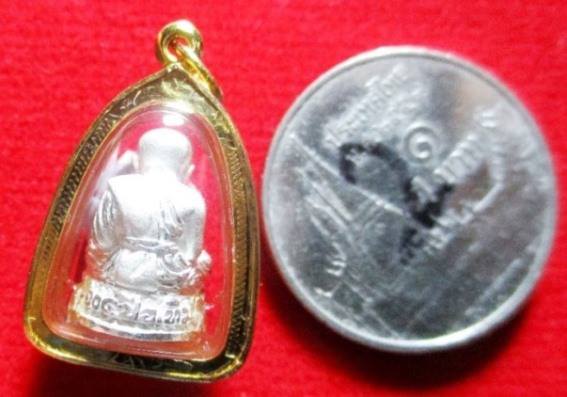 หลวงปู่ทวด เนื้อเงิน พร้อมเลี่ยมทอง พระหลวงพ่อทวด104ปี พร้อมเลี่ยมทองคำแท้