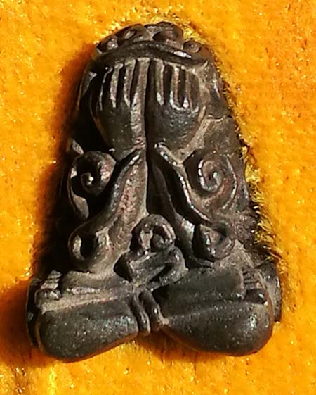 พระปิดตาพญาวันมหาลาภ หลวงพ่อเกษม เนื้อนวะโลหะ ปี 2536