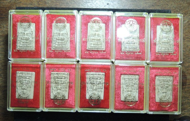 พระสมเด็จ122ปี วัดระฆัง ปี2537 พิมพ์ทรงเจดีย์ ด้านหลังปั้มตรายาง พร้อมกล่องเดิม