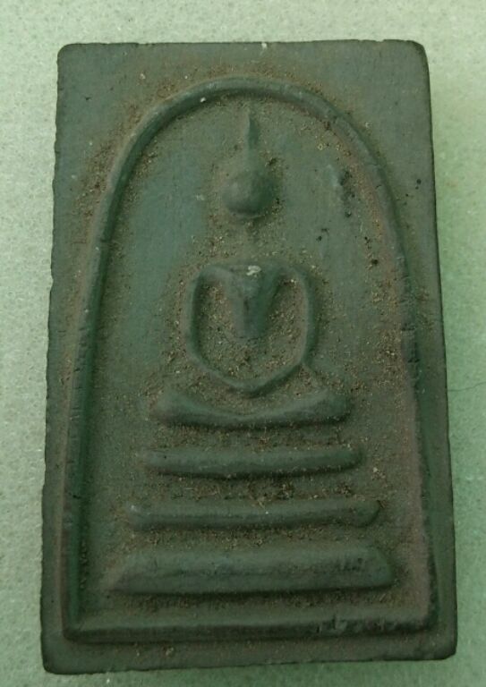 พระสมเด็จวัดพระปรางหลวงพ่อกวยปลุกเสกเนื้อดำสวยๆครับ