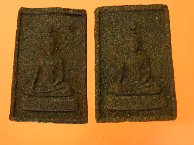 พระสมเด็จพระธาตุอุโมงค ์ หลวงคำพันธ์ปลุกเสก ปี 43 เนื้อชานหมาก.....2 องค์ 