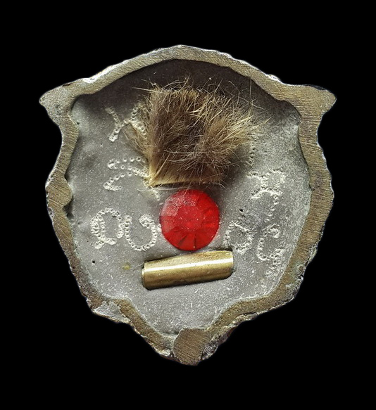 เสือมหาอำนาจ หลวงพ่อเปิ่น วัดบางพระ จ.นครปฐม รุ่น บูชาครู ปี52 เนื้อโลหะเพ้นท์สีขาว 