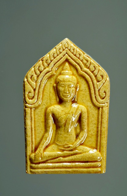ขุนแผนเคลือบรุ่นแรก ปี 45 หลวงปู่ทิม วัดพระขาว สีเหลืองฝังตะกรุดทองคำ 3 ดอก สวยสมบูรณ์ พร้อมกล่องเดิ