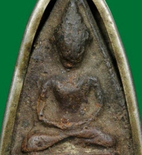 พระร่วงนั่งสมาธิ เนื้อดิน กรุสรรค์บุรี จ.ชัยนาท พระหายาก มีเลี่ยมเก่าและมาพร้อมบัตรรับรอง