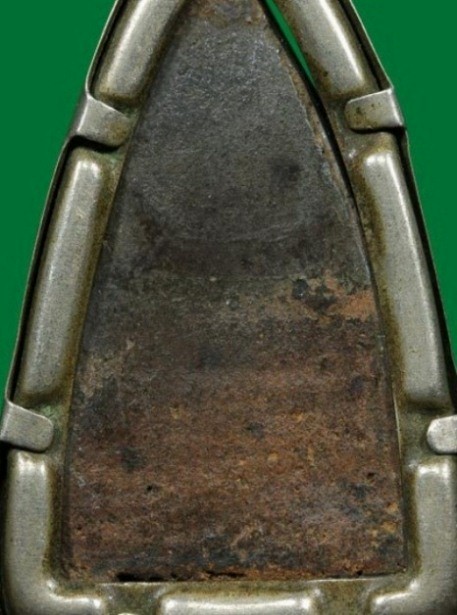 พระร่วงนั่งสมาธิ เนื้อดิน กรุสรรค์บุรี จ.ชัยนาท พระหายาก มีเลี่ยมเก่าและมาพร้อมบัตรรับรอง