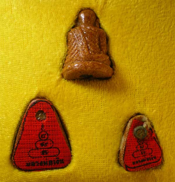 หลวงพ่อเงิน เนื้อกระเบื้องหลังคาโบสถ์เก่า ปี38-39